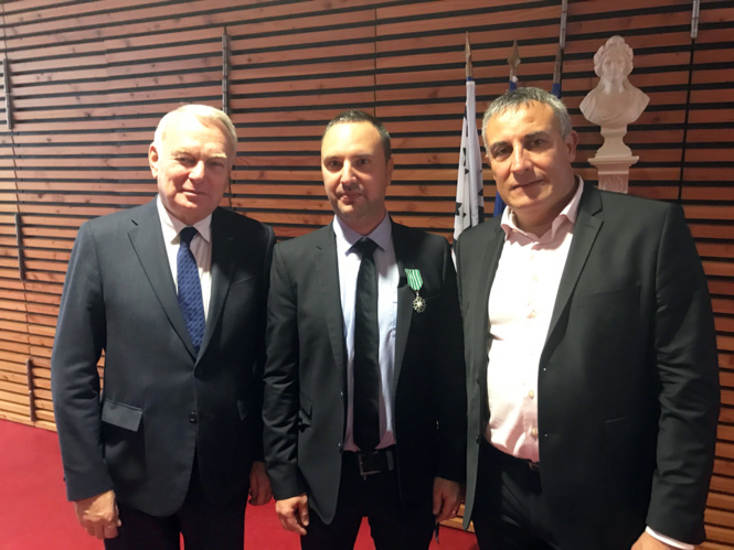 Loïc Chusseau, Chevalier de l’Ordre des Arts et des Lettres Loïc Chusseau, Chevalier de l’Ordre des Arts et des Lettres