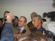 Inauguration de la démonstration de diffusion numérique hertzienne multinorme par Alain Méar et Rachid Arhab Inauguration de la démonstration de diffusion numérique hertzienne multinorme par Alain Méar et Rachid Arhab