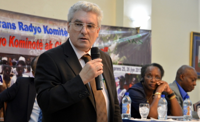 Port au Prince Acte II : vers une législation favorable aux radios communautaires dans les Caraïbes Port au Prince Acte II : vers une législation favorable aux radios communautaires dans les Caraïbes