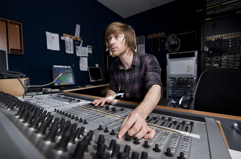 Radios : le  régime spécifique de couverture santé et de prévoyance est maintenant obligatoire Radios : le  régime spécifique de couverture santé et de prévoyance est maintenant obligatoire