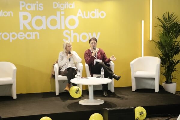 Mélanie Charpentier, Déléguée Nationale au FSER et au financement des radios et Michelle Lestelle, Vice-Présidente du syndicat au salon de la radio en janvier 2020