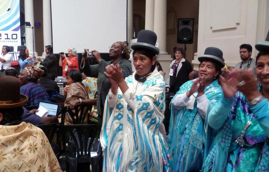 Les responsables des radios de femmes boliviennes saluent la délégation française