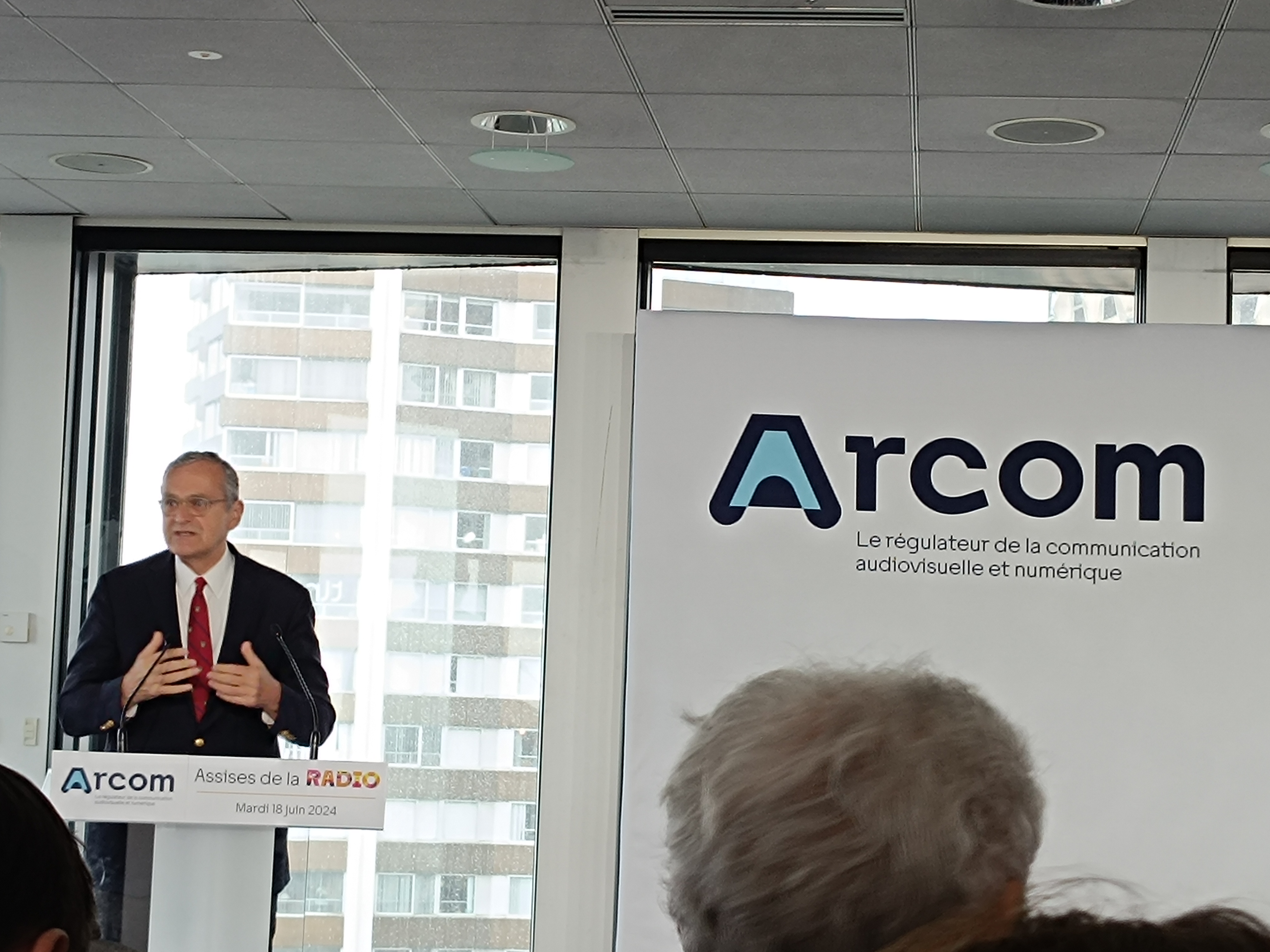 Livre Blanc par l’ARCOM : La radio à la croisée des chemins Livre Blanc par l’ARCOM : La radio à la croisée des chemins