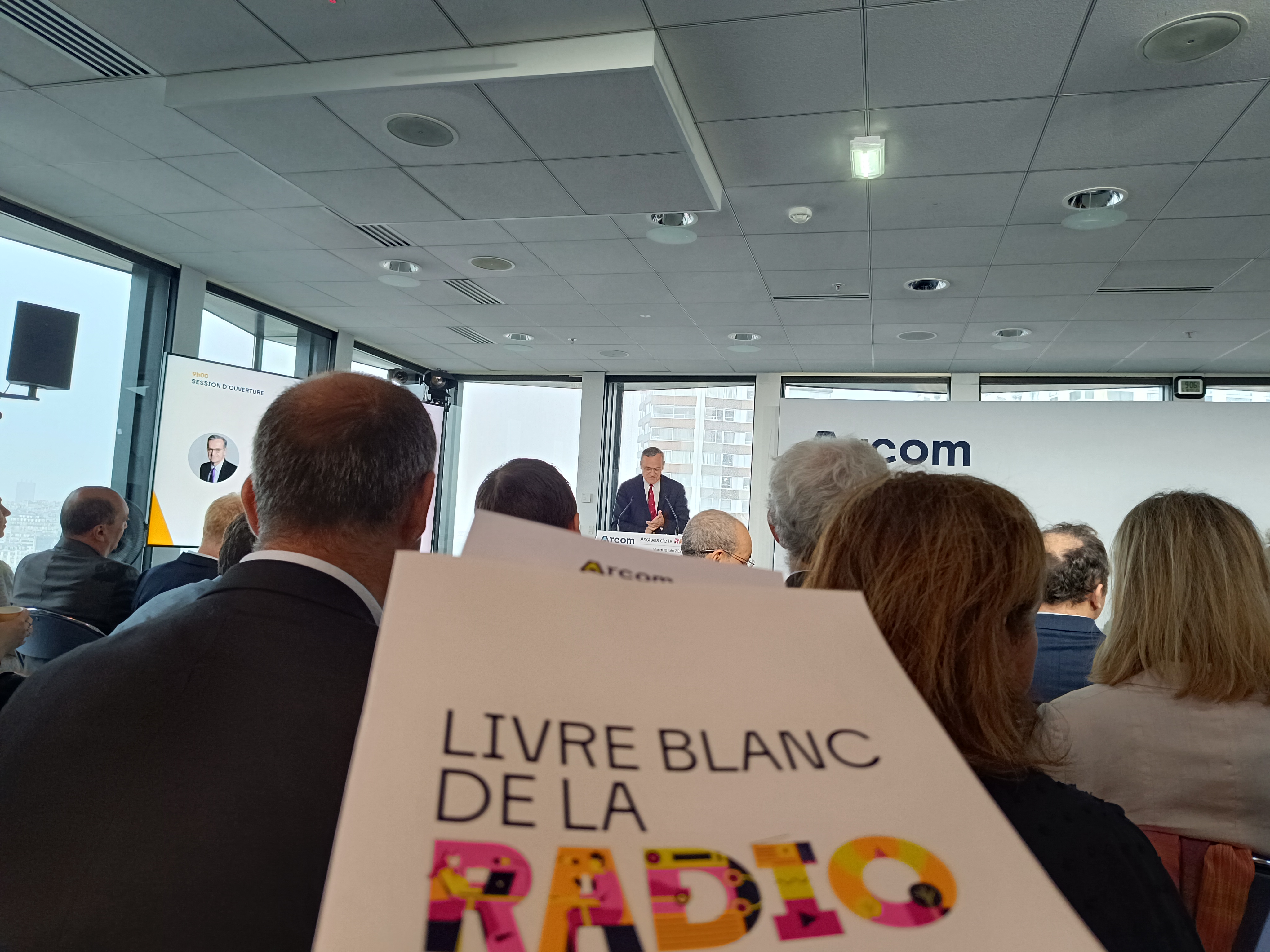 Livre Blanc par l’ARCOM : La radio à la croisée des chemins Livre Blanc par l’ARCOM : La radio à la croisée des chemins